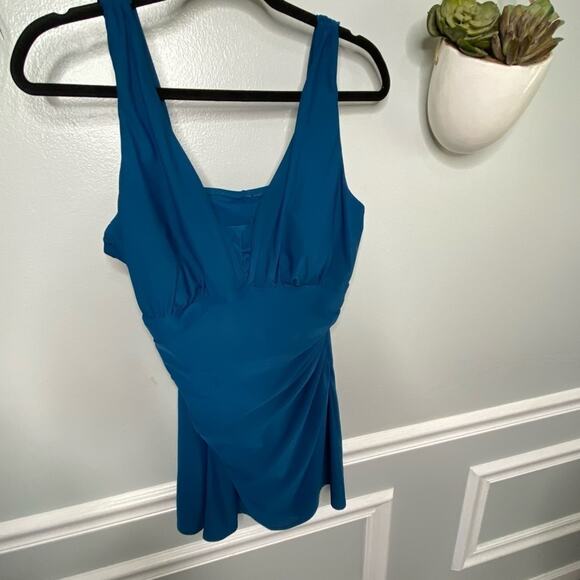 Lands End Womens One Piece Swimsuit Size 18 Plus blue Build in Bra - Picture 1 of 8